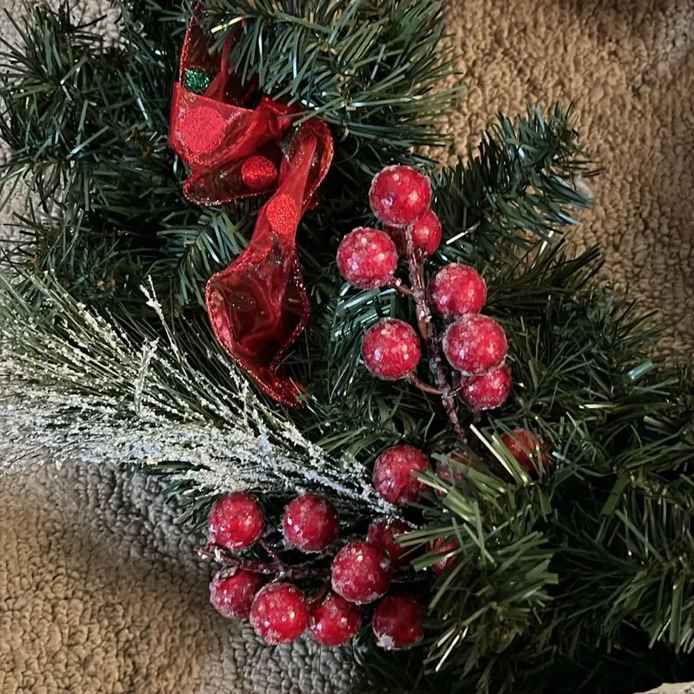 Handcrafted Christmas Wreath w/Pine Cone & Berries